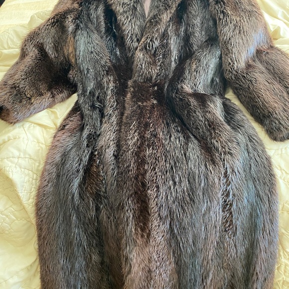A SIZE 16 BEAVER Full length coat - Picture 3 of 10